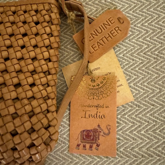 892-ARTT New Light Brown Woven Made In India Crossbody Purse Genuine Leather NWT - Picture 4 of 16